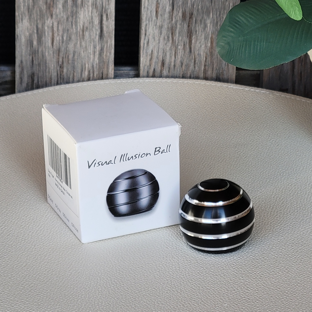 Visual Illusion Ball in Black and Silver